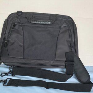 TARGUS Black 16" x 12" Messenger Laptop Carry Case with Shoulder Strap #G4
